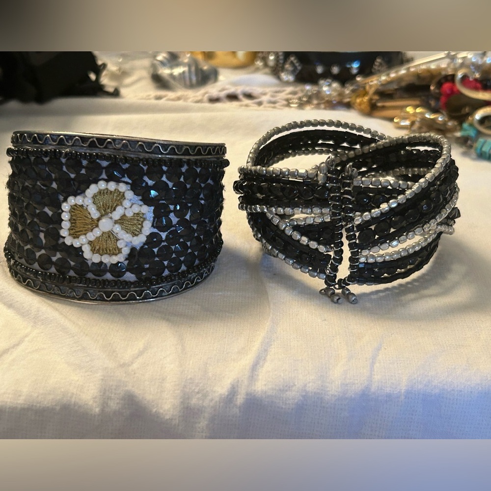 HUGE SALE! PAIR (2) VINTAGE CUFF BRACELETS BLACK/SILVER TONE
